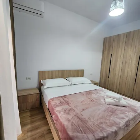 Vini 2 * ティラナ